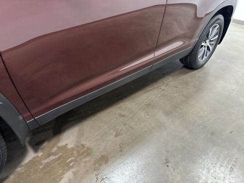 Used 2019 Toyota Highlander XLE AWD/4WD image 10