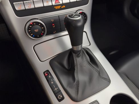 Used 2015 Mercedes-Benz SLK 250 image 24