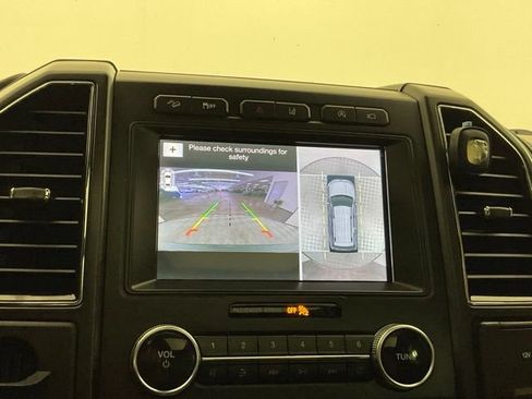 Used 2019 Ford Expedition Limited w/ Equipment Group 302A AWD/4WD image 33