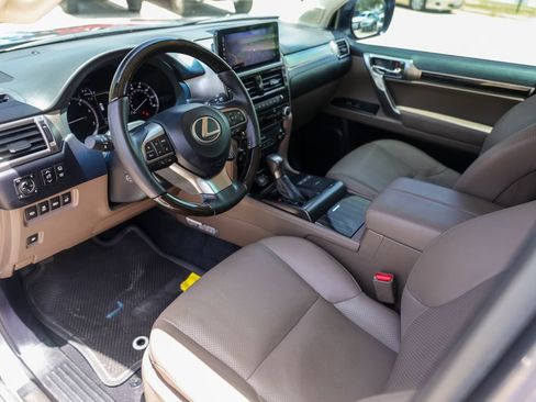 Used 2023 Lexus GX 460 Luxury w/ Accessory Package AWD/4WD image 10