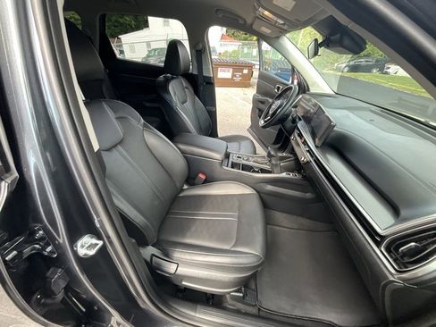 Used 2025 Kia Sorento S image 36