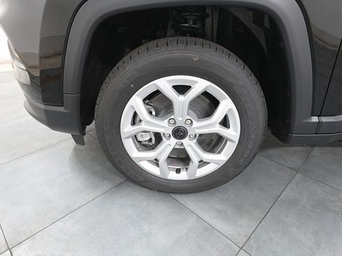 Used 2026 Jeep Compass Latitude AWD/4WD image 30