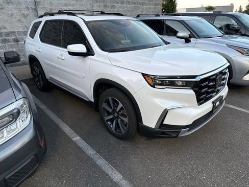 Used 2023 Honda Pilot Touring image 5