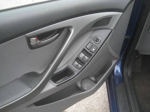 Used 2016 Hyundai Elantra SE FWD image 14