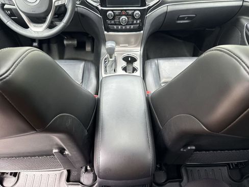Used 2019 Jeep Grand Cherokee Limited AWD/4WD image 21