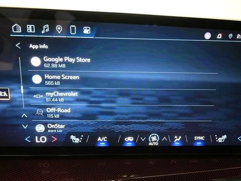 Used 2024 Chevrolet Traverse Z71 w/ LPO, Floor Liner Package AWD/4WD image 27