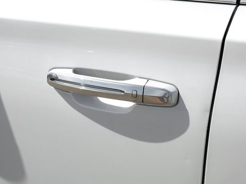 Used 2019 Cadillac Escalade ESV Premium Luxury RWD image 46