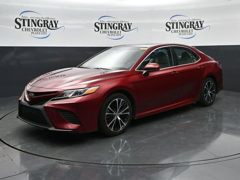 Used 2018 Toyota Camry SE w/ Moonroof Package FWD image 3