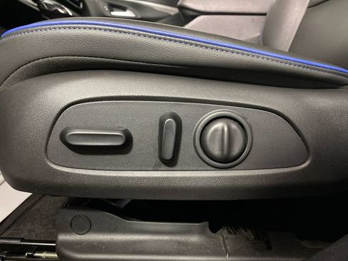 Used 2025 Buick Envista Sport Touring w/ Experience Buick Package FWD image 12
