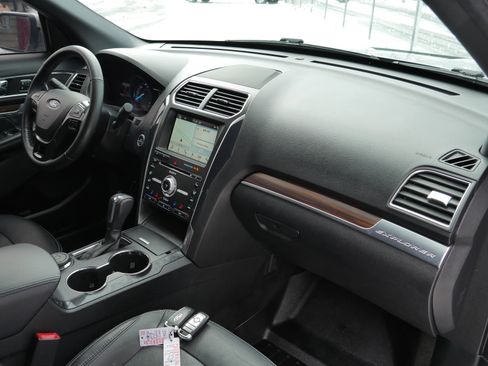 Used 2018 Ford Explorer Limited image 28