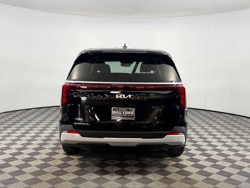 Used 2026 Kia Carnival FWD image 9