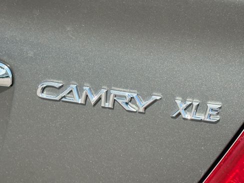 Used 2005 Toyota Camry XLE w/ XLE Premium Plus Pkg FWD image 8