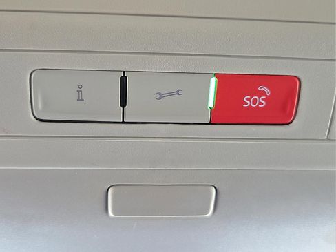 Used 2024 Volkswagen Taos SE image 21