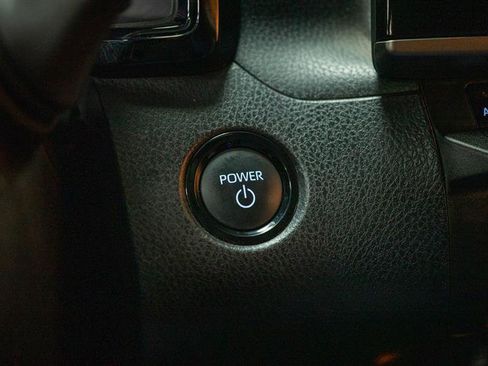 Used 2025 Toyota Camry SE image 24