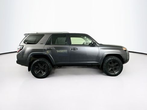 Used 2016 Toyota 4Runner SR5 AWD/4WD image 10