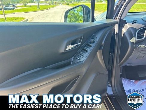 Used 2022 Chevrolet Trax LT w/ Driver Confidence Package AWD/4WD image 17