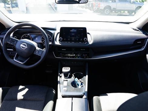 Used 2025 Nissan Rogue SV FWD image 8