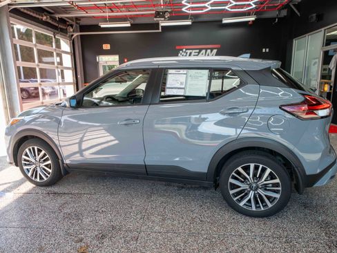Used 2024 Nissan Kicks SV image 2