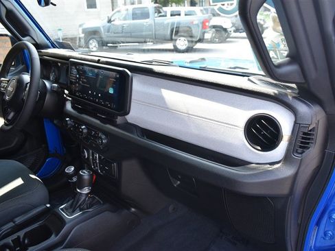 Used 2024 Jeep Wrangler Unlimited w/ Convenience Group AWD/4WD image 28