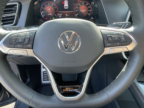Used 2024 Volkswagen Atlas Peak Edition SE AWD/4WD image 22