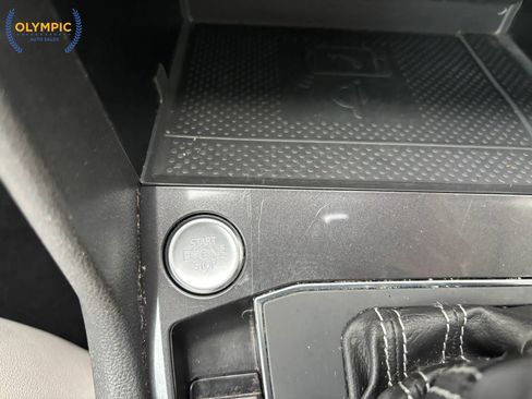 Used 2021 Volkswagen Tiguan SE image 29