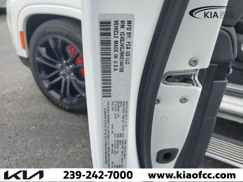 Used 2022 Jeep Grand Wagoneer Series III w/ HD Trailer Tow Package AWD/4WD image 35