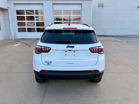Used 2025 Jeep Compass Latitude w/ Convenience Group AWD/4WD image 5
