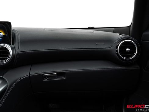 Used 2021 Mercedes-Benz AMG GT Roadster image 34