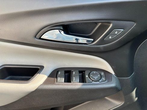 Used 2019 Chevrolet Equinox LS FWD image 20
