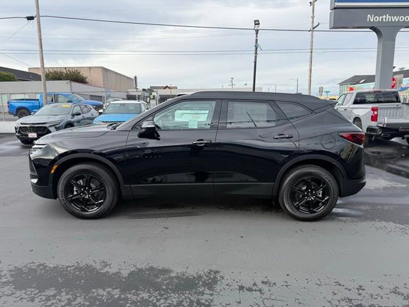 New 2025 Chevrolet Blazer LT w/ Midnight/Sport Edition AWD/4WD image 2