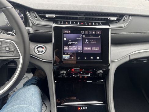 New 2025 Jeep Grand Cherokee 4WD image 16