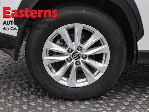 Used 2024 Toyota Corolla Cross LE w/ Moonroof Package AWD/4WD image 30