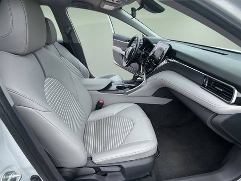 Used 2024 Toyota Camry SE FWD image 11