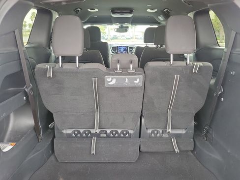 Used 2020 Chrysler Pacifica Touring w/ Advanced Safetytec Group FWD image 8