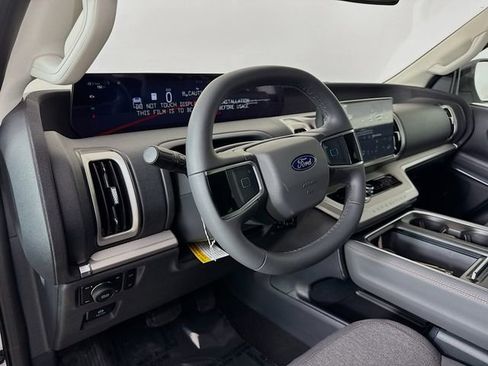 New 2025 Ford Expedition Active AWD/4WD image 9
