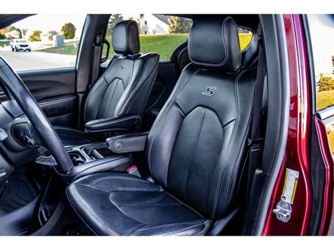 Used 2020 Chrysler Pacifica Touring-L w/ Advanced Safetytec Group image 15