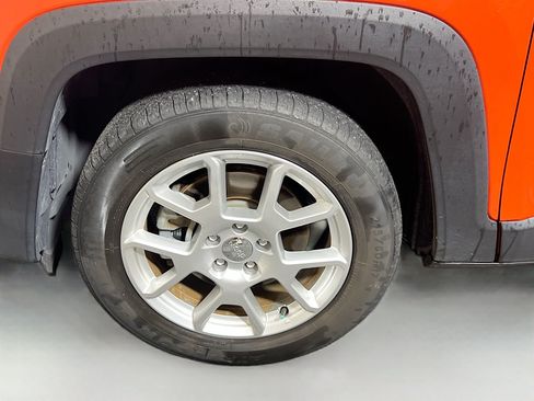 Used 2021 Jeep Renegade Latitude FWD image 13