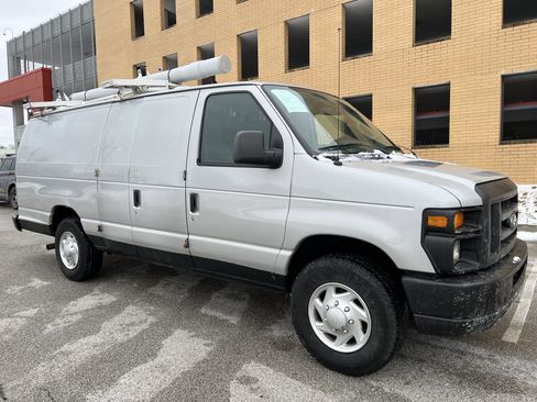 Used 2011 Ford E-250 and Econoline 250 Extended w/ Commercial Cargo Van Pkg image 9