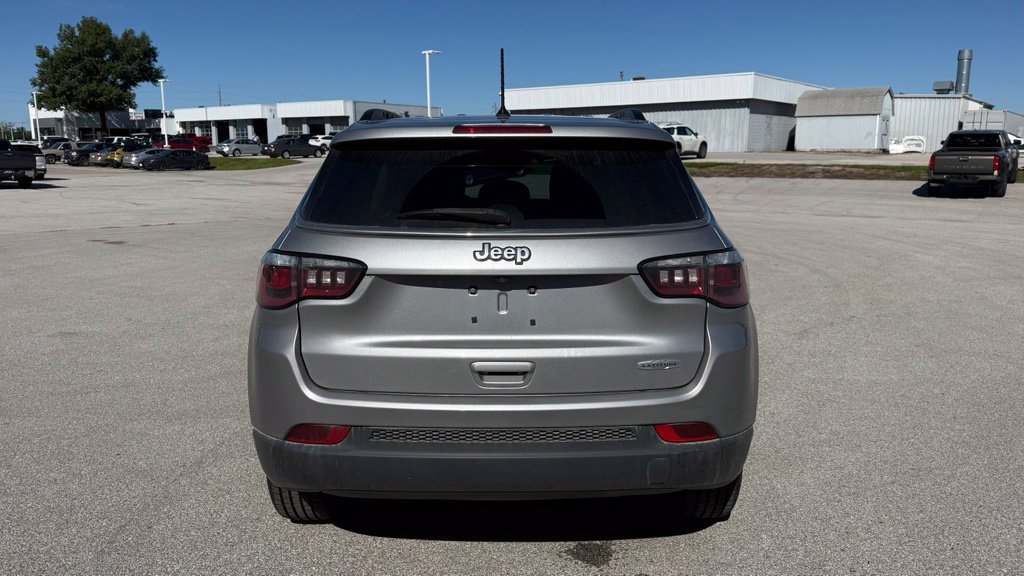Used 2018 Jeep Compass Latitude FWD image 5