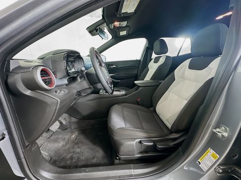 Used 2024 Chevrolet Trax RS FWD image 13