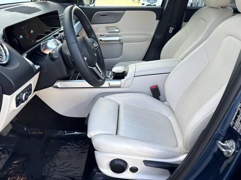 Used 2022 Mercedes-Benz GLB 250 image 24