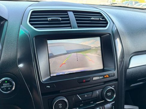 Used 2016 Ford Explorer XLT w/ Equipment Group 202A AWD/4WD image 19
