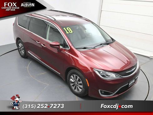 Used 2019 Chrysler Pacifica Touring-L Plus FWD image 29