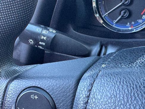 Used 2018 Toyota Corolla LE image 13