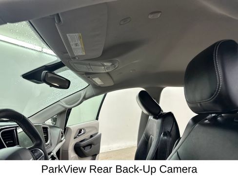 Used 2024 Chrysler Pacifica Touring-L FWD image 36