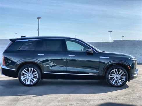 Certified 2026 Cadillac Vistiq Luxury image 36