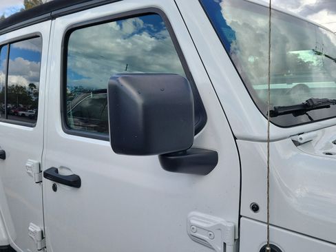 Used 2020 Jeep Wrangler Unlimited Sahara image 8