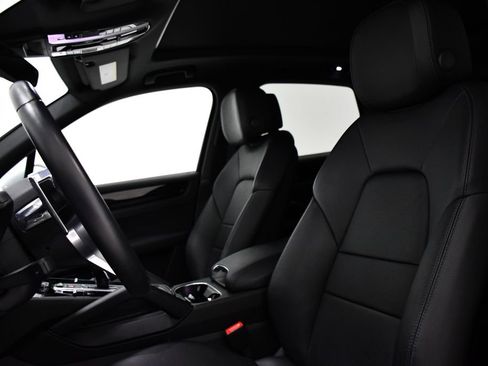 Used 2023 Porsche Cayenne AWD/4WD image 19