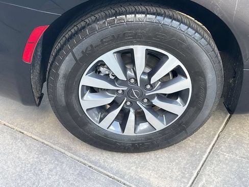 Used 2022 Chrysler Pacifica Touring-L w/ Uconnect Theater Family Group FWD image 13