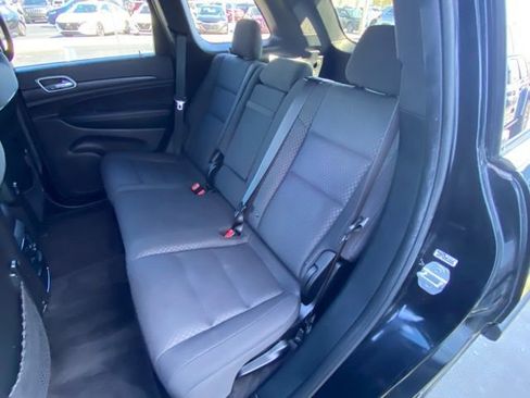 Used 2018 Jeep Grand Cherokee Laredo image 27